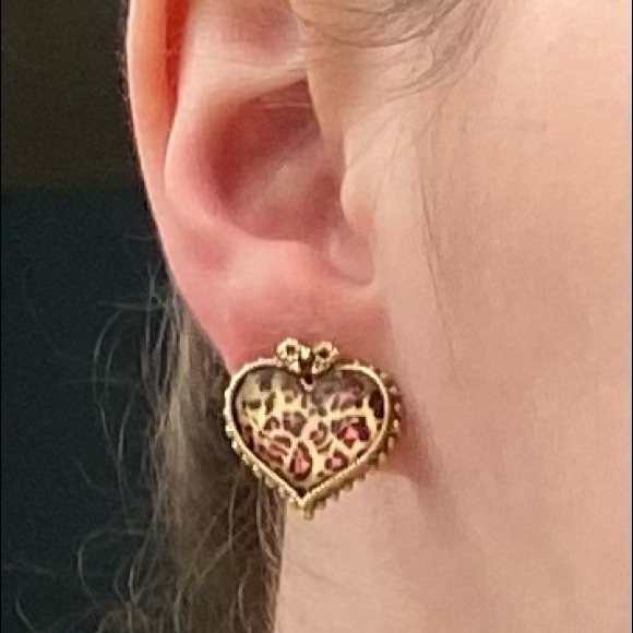 Betsey Johnson Leopard print Heart Earrings - Picture 4 of 4